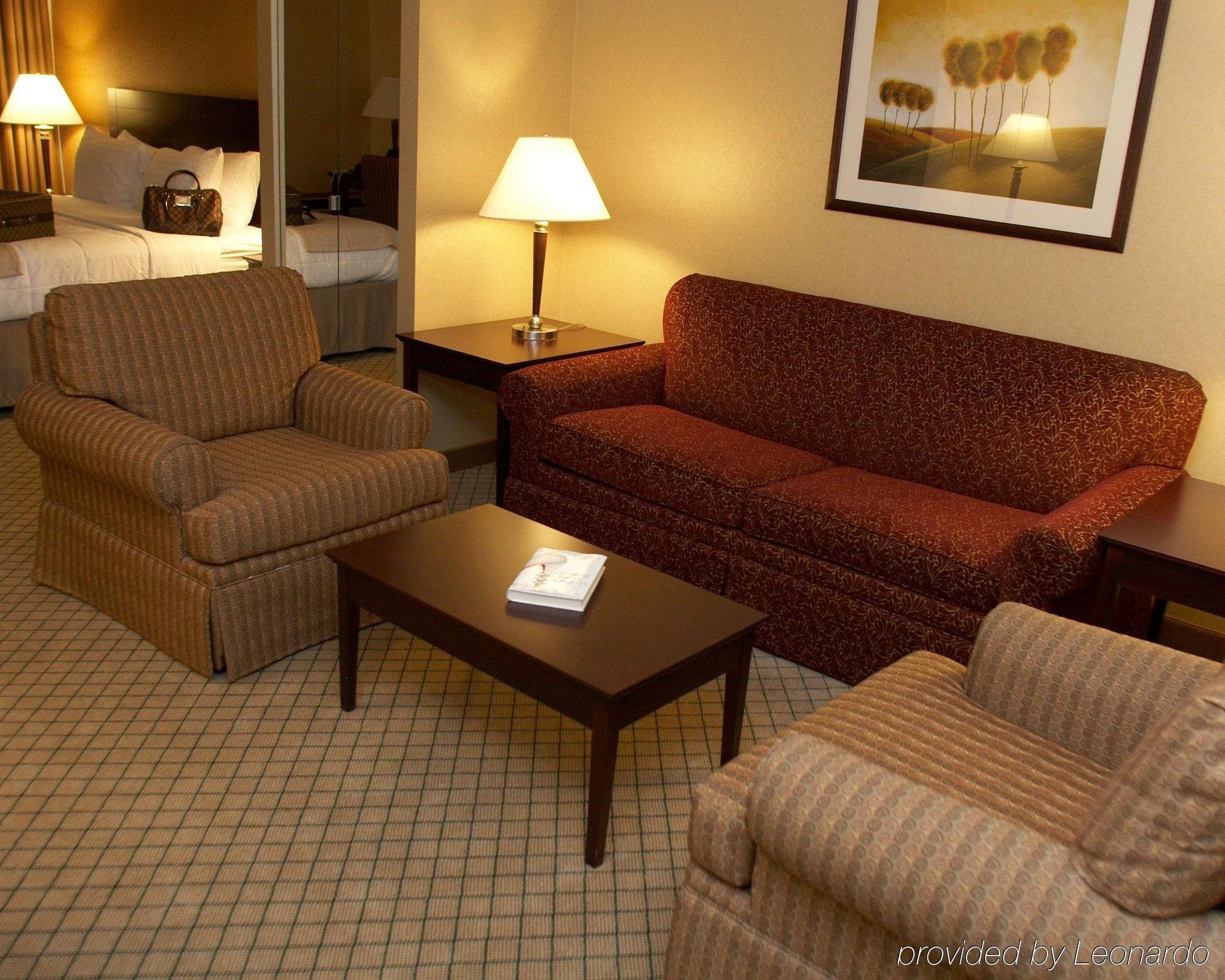 Armoni Inn & Suites Orangeburg Room photo